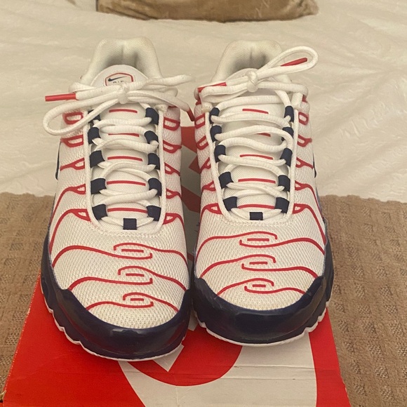 Nike Men Air Max Plus White Red Blue Sneakers - Picture 3 of 8